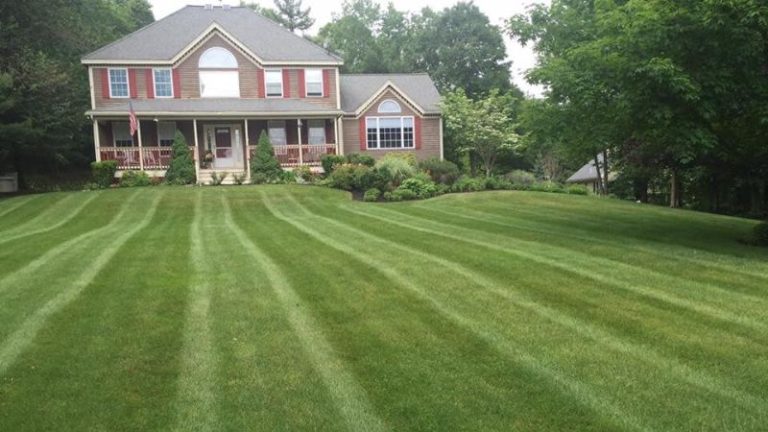 Landscaping Tips To Help Sell Your Dracut, Massachusetts Home