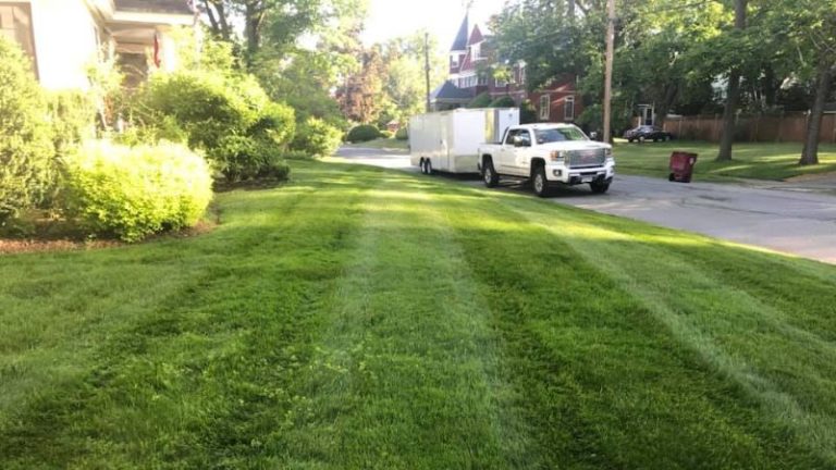 Choosing A Lawn Care Company For Your HOA or Townhome Association.